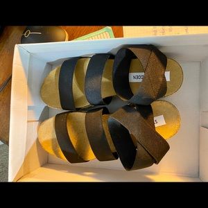 Jimmie black Steve Madden sandals